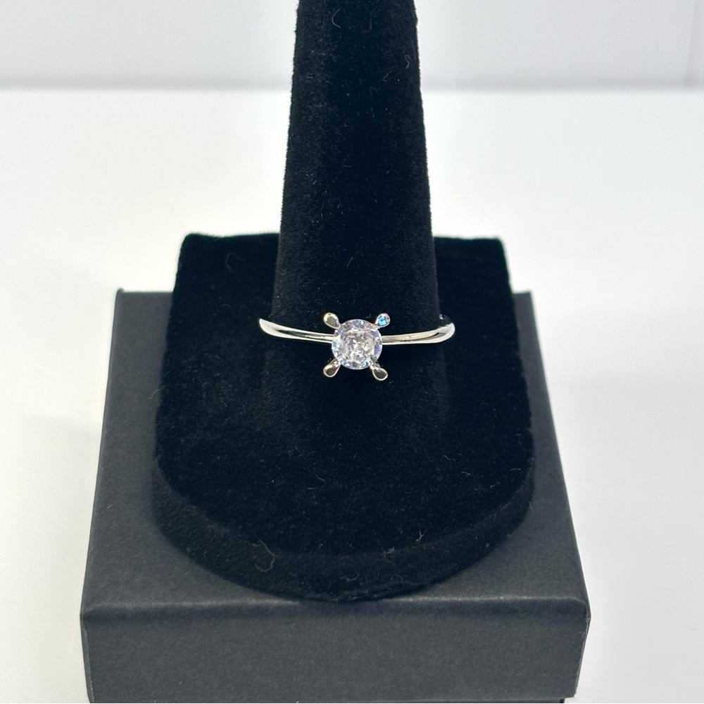 18k white gold-plated solitaire ring
